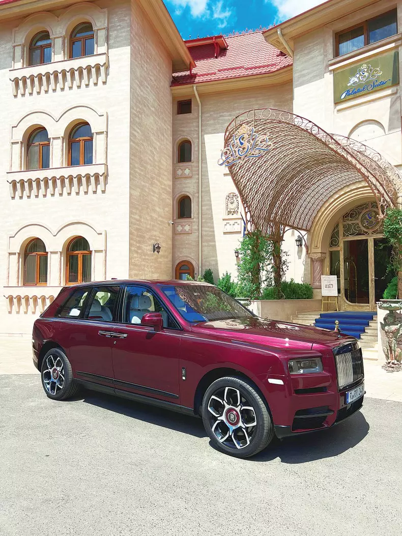 Rolls Cullinan telefon 002