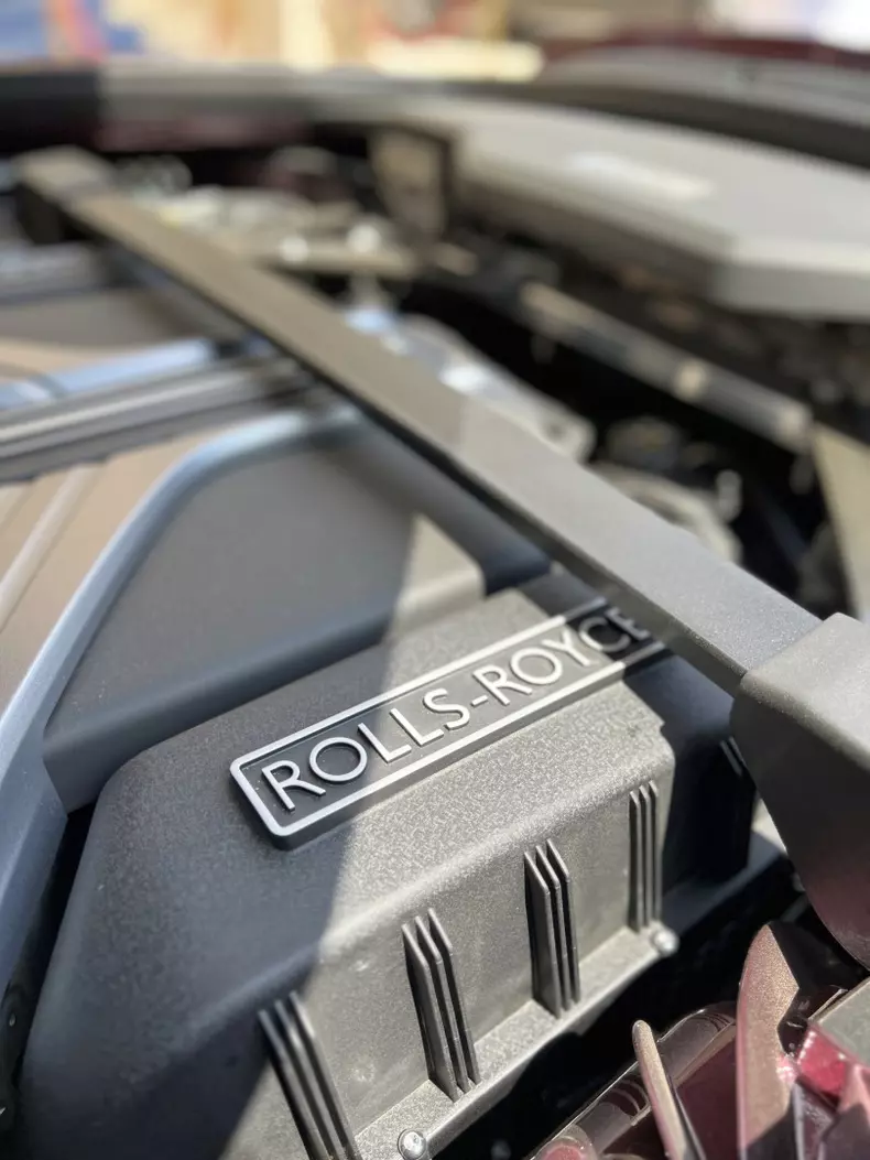 Rolls Cullinan telefon 007