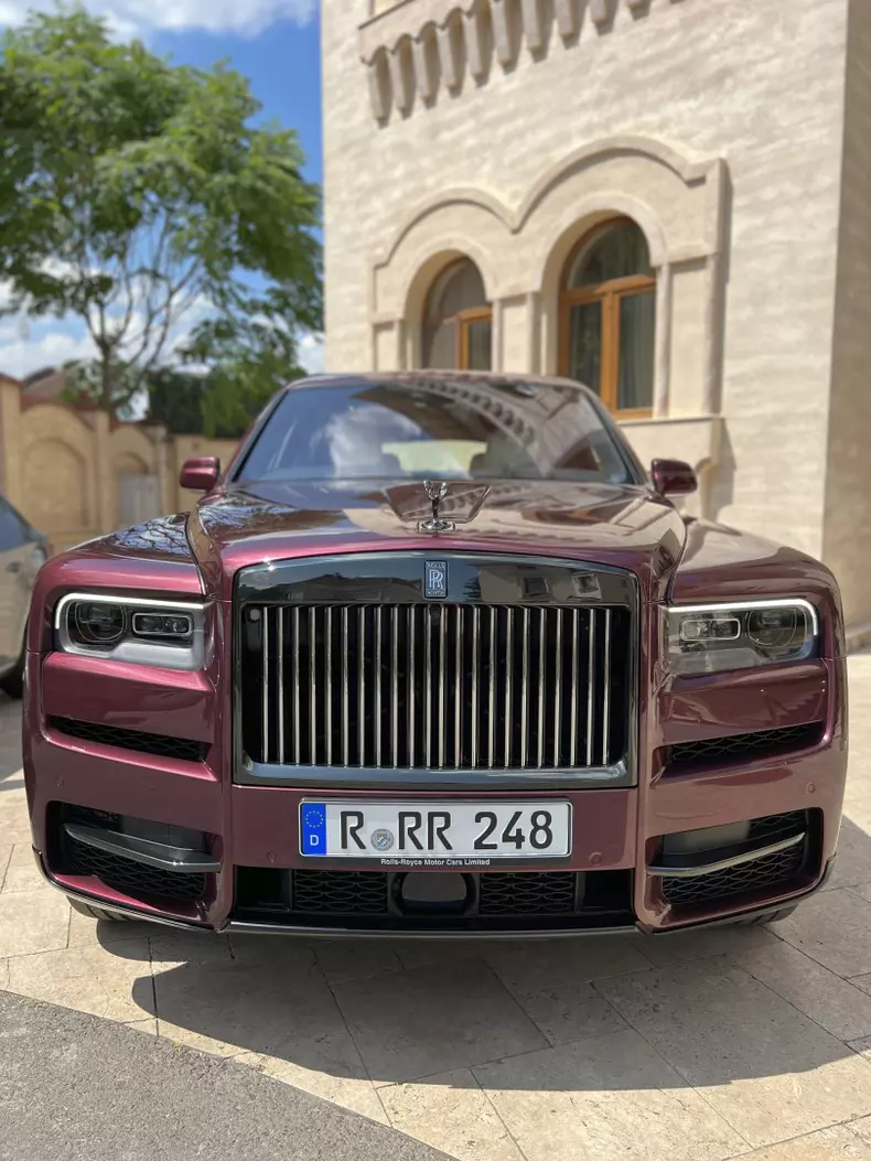 Rolls Cullinan telefon 008