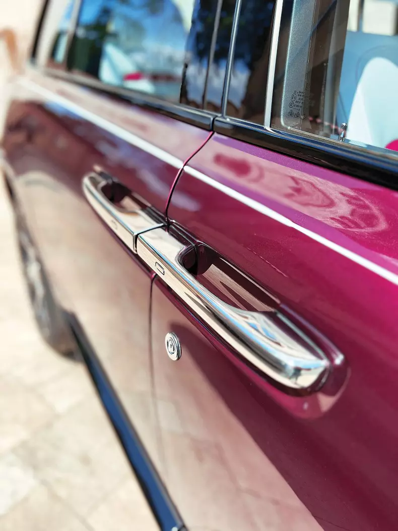 Rolls Cullinan telefon 011