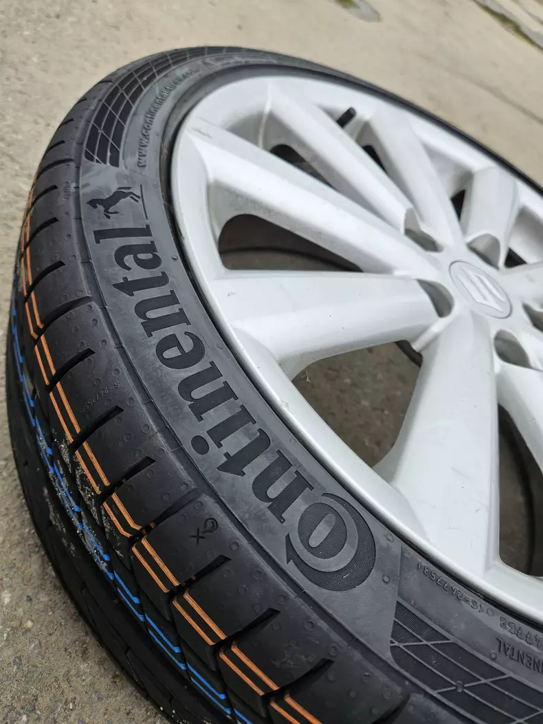 Suzuki Swift Sport Continental 15