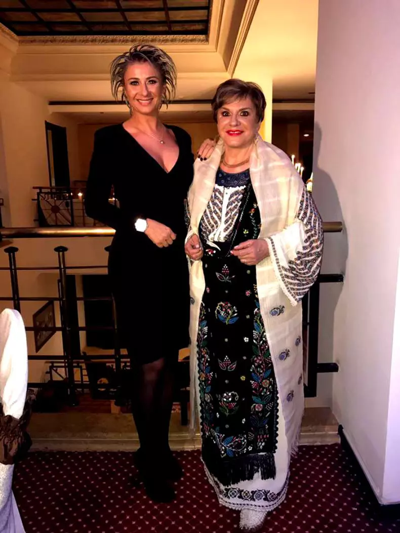 Ionela Prodan si Anamaria Prodan 1