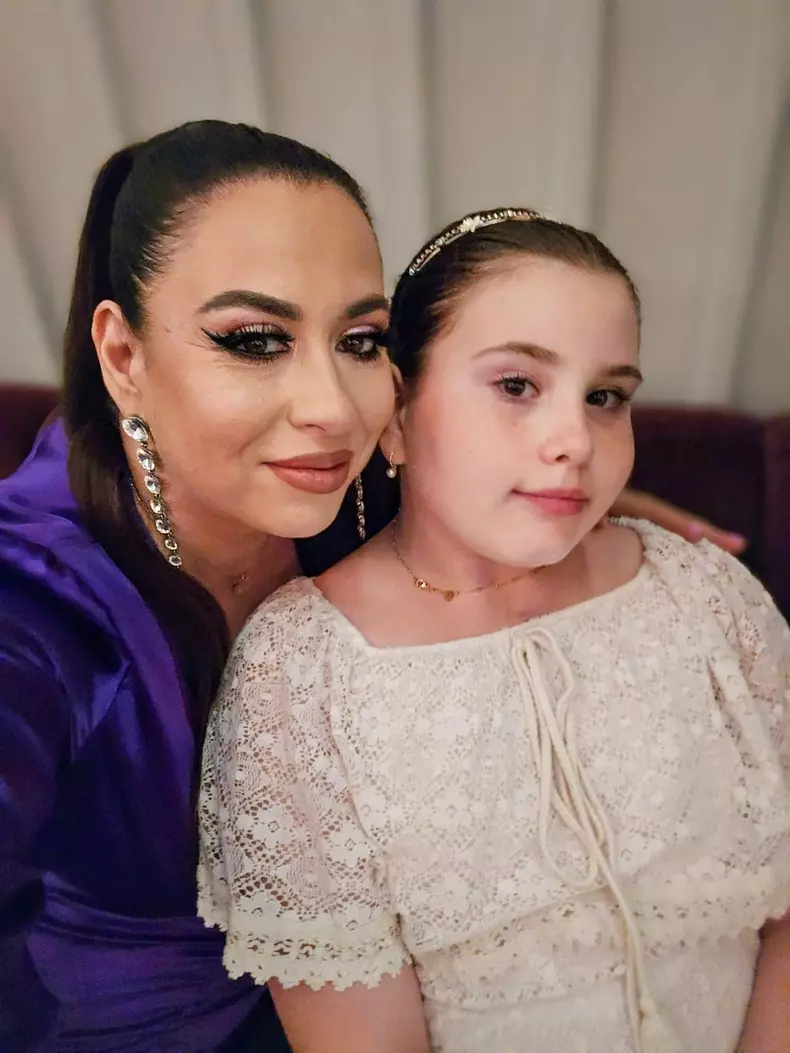 Oana Roman și fiica ei, Isabela (2)