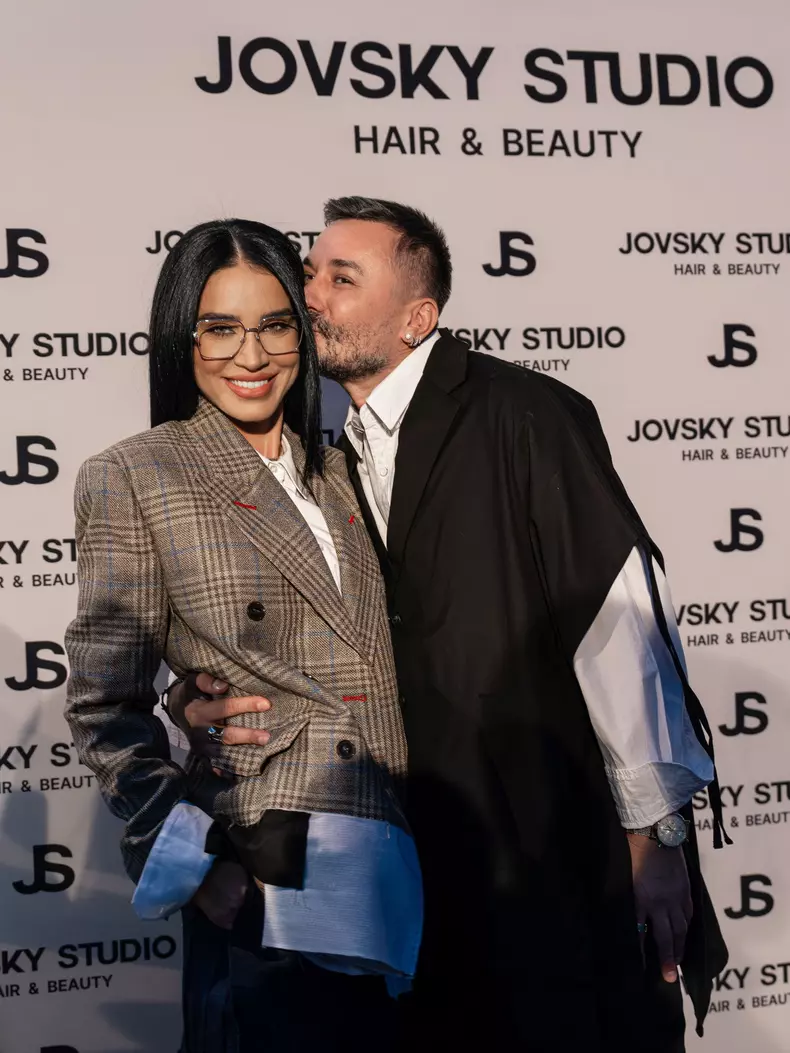 Adrian Perjovschi si Adelina Pestrițu ok