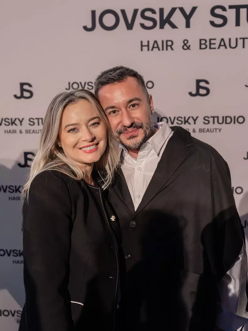 Adrian Perjovschi si Laura Cosoi