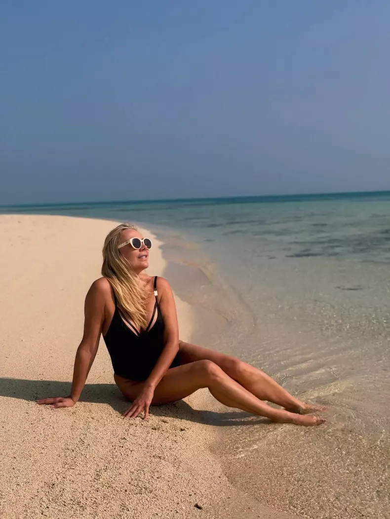 dana savuica in costum de baie 4