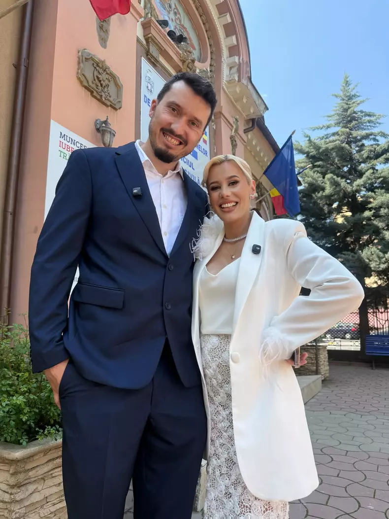 Nu ne îmbrăcăm frumos dar și când o facem , o facem din motive importanteStyling @ely_adam Rochi (3)