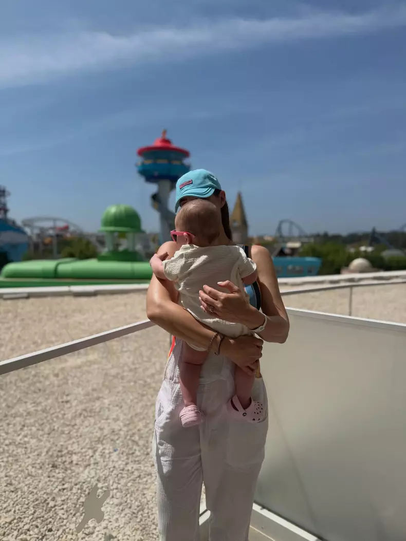 Roxana Nemeș vacanță cu gemenii în Antalya (17)