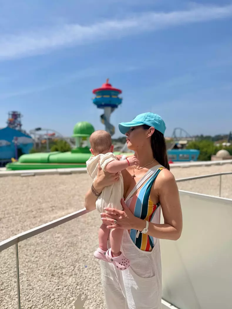 Roxana Nemeș vacanță cu gemenii în Antalya (18)