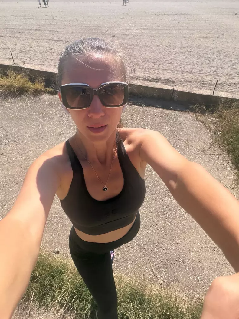 Adela Popescu la plaja