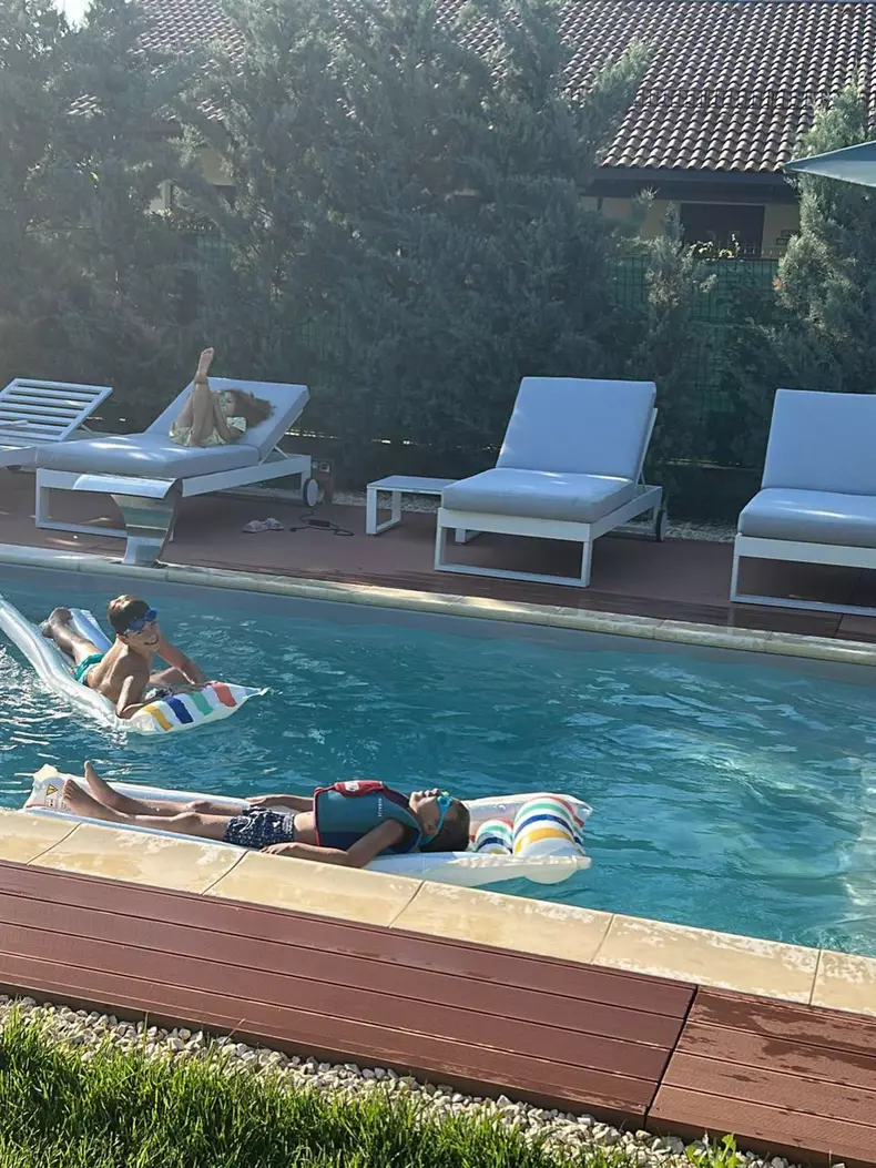 Imagini cu piscina Mirelei Vaida (6)