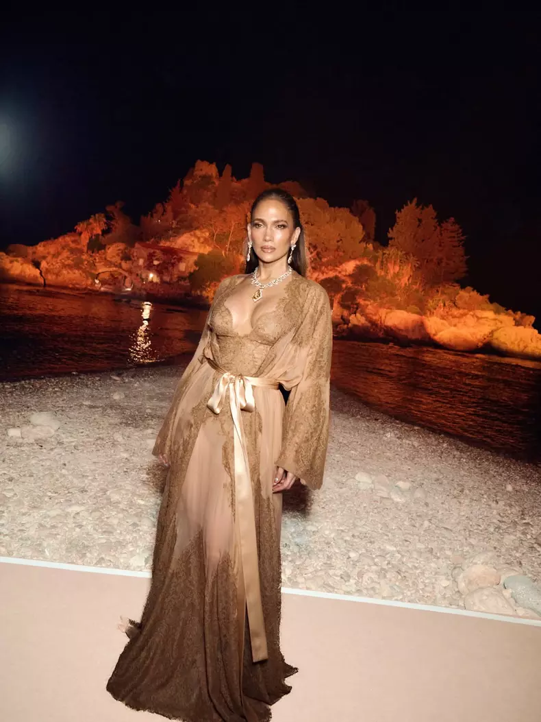 Jennifer Lopez (31)