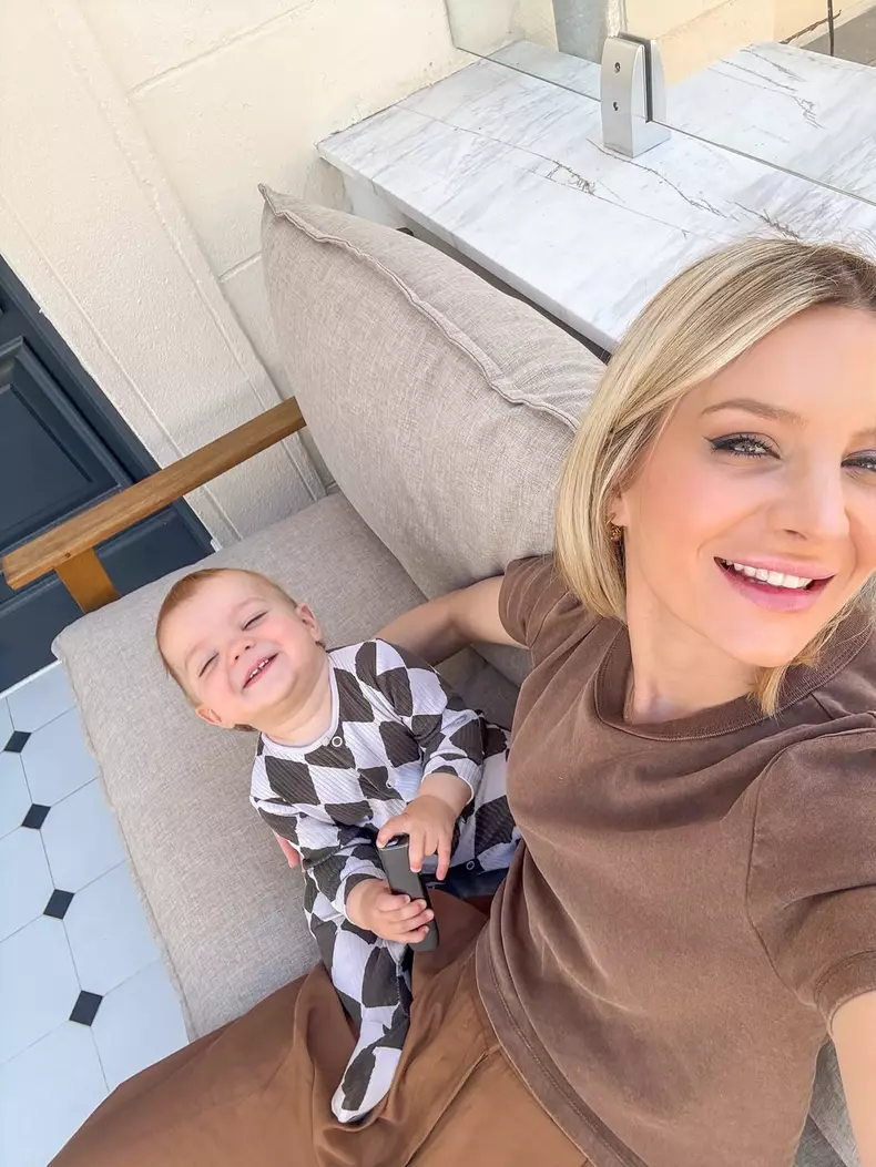 2. Ana Baniciu și fiul ei