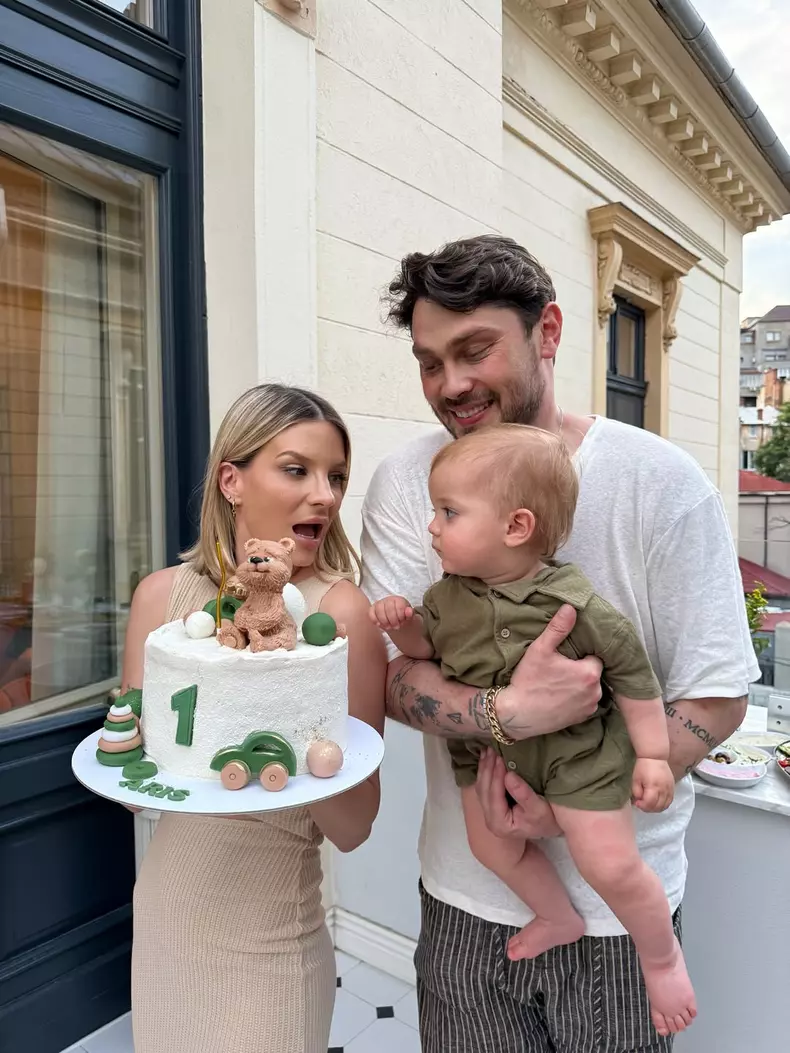 7. Ana Baniciu, soțul ei și fiul lor