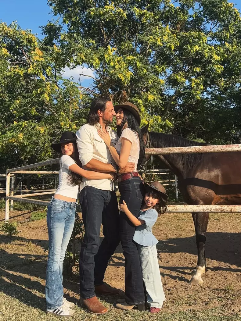 Cristina Ștefan, Denis Ștefan și fiicele lor