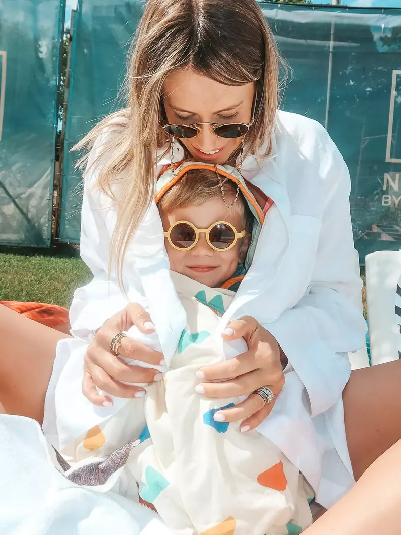 Gabriela Prisăcariu și fiul ei, Tiago