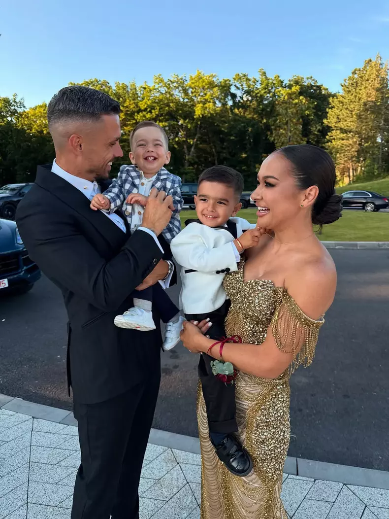 5. Vlăduța Lupău și familia