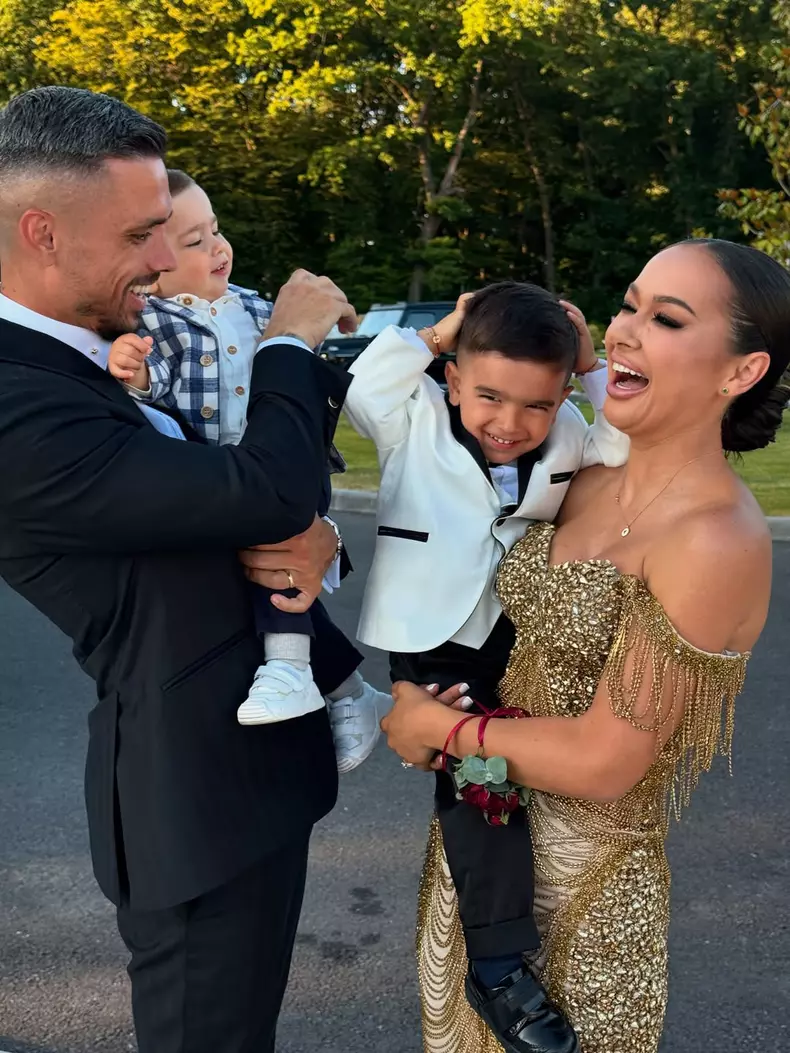 6. Vlăduța Lupău și familia