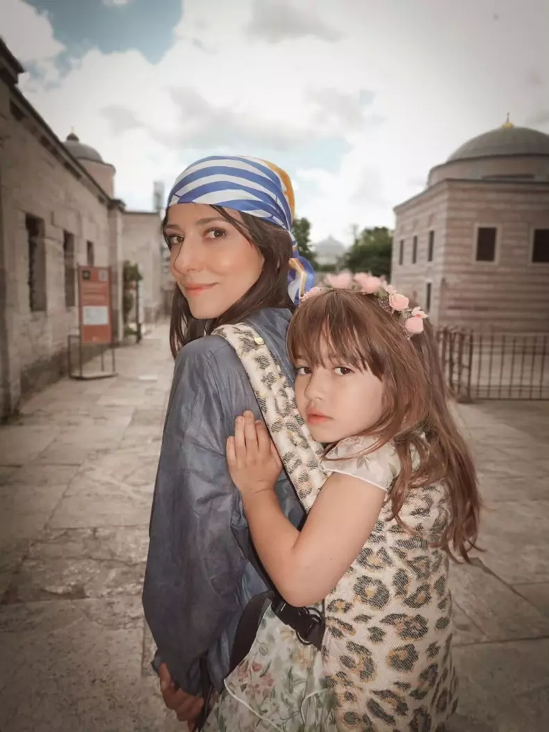 Dana Rogoz și fiica ei (1)