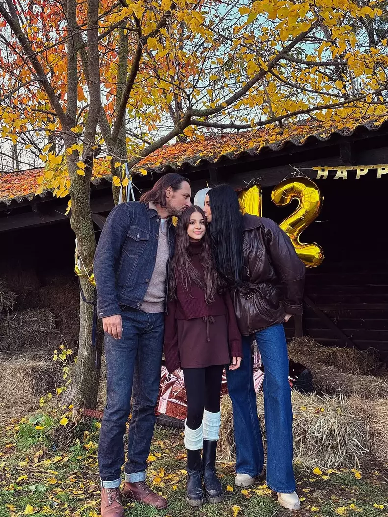 1. Cristina Ștefan și familia