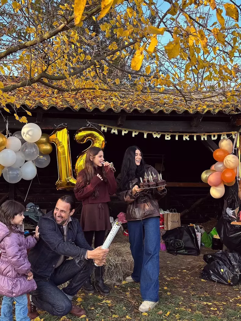 2. Cristina Ștefan și familia