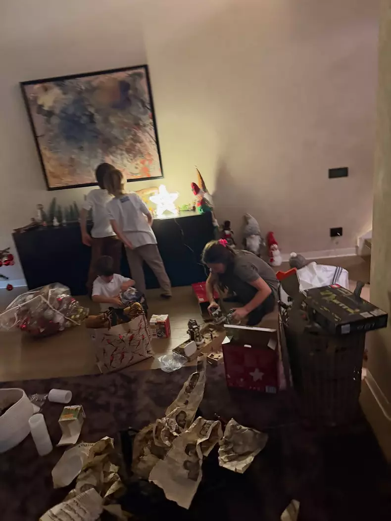 2. Adela Popescu și cei trei băieți