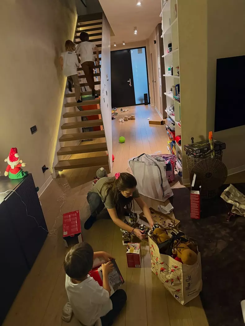 3. Adela Popescu și cei trei băieți