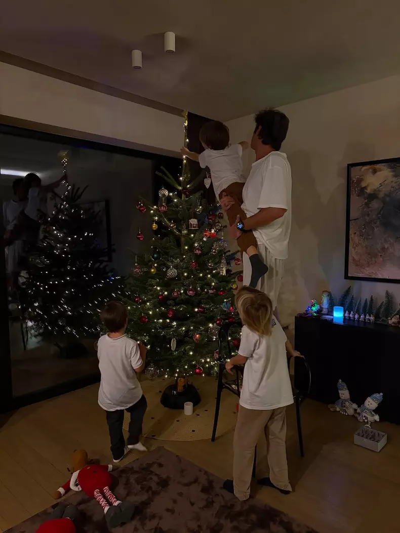 6. Familia Adelei Popescu