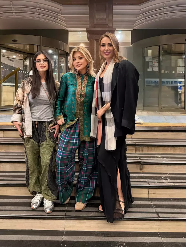 1. Loredana Groza, Elena Boncea și Iulia Vântur