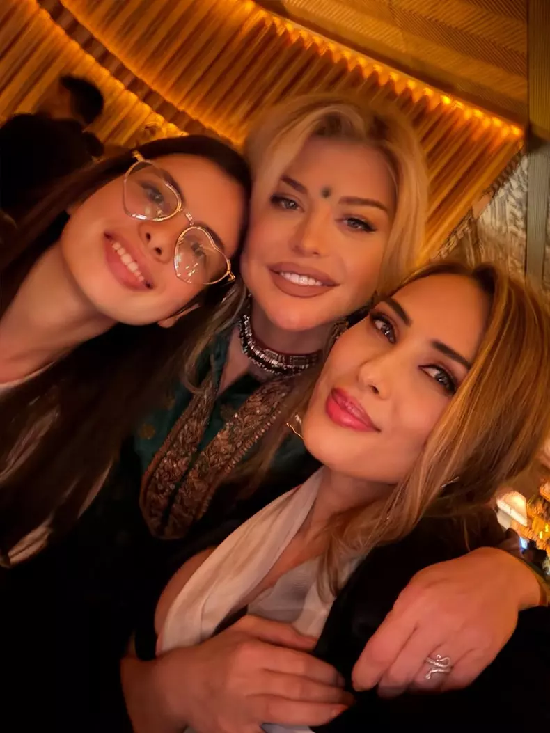 4. Loredana Groza, Elena Boncea și Iulia Vântur