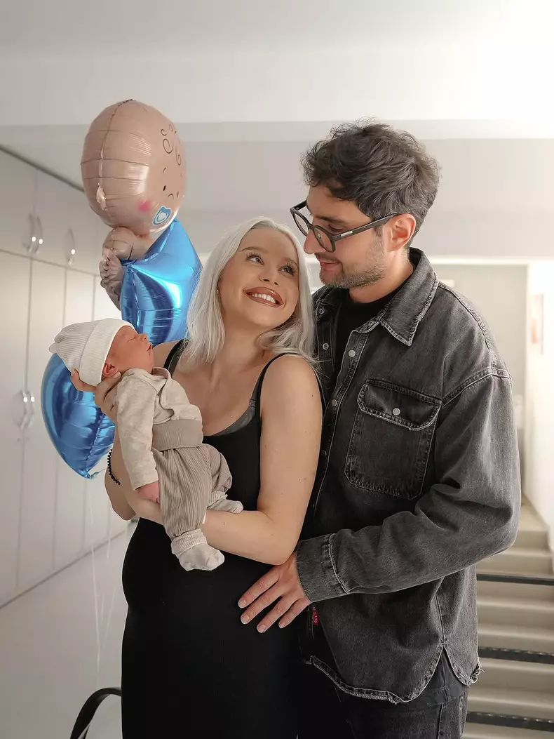 6. Carmen Grebenișan și familia