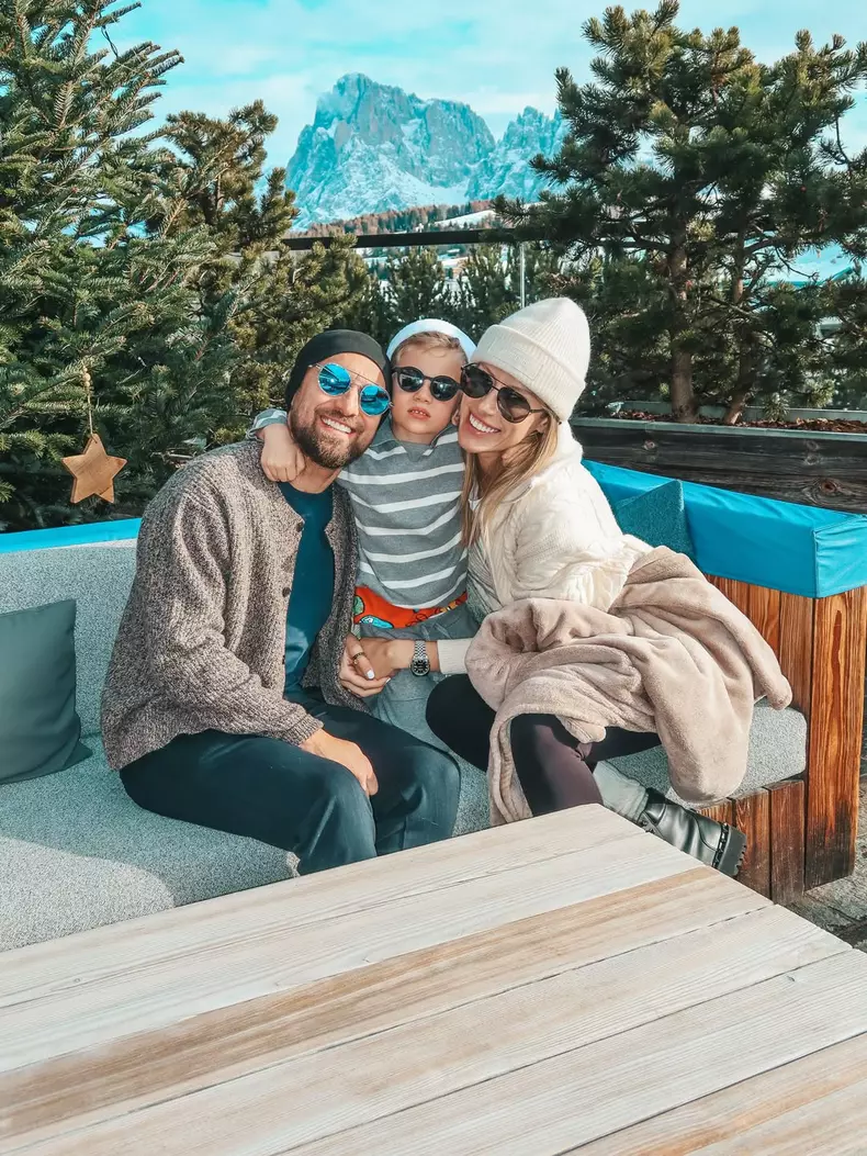 Gabriela Prisăcariu, Dani Oțil și fiul lor (4)