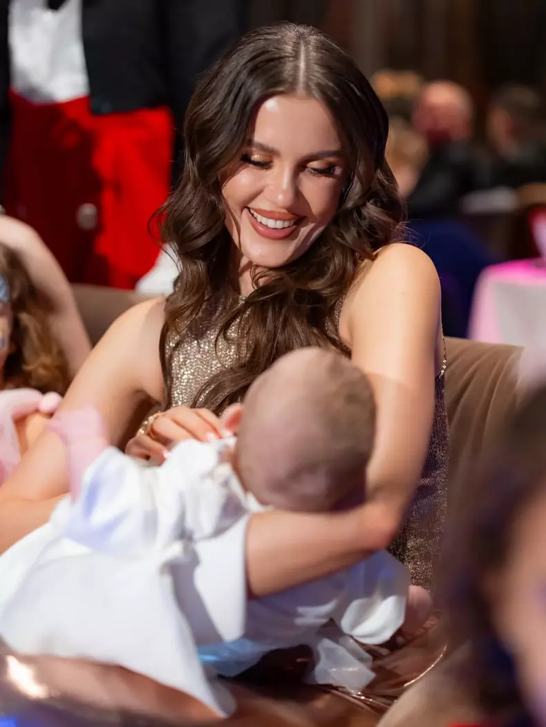 2. Emily Burghelea și-a botezat fiica