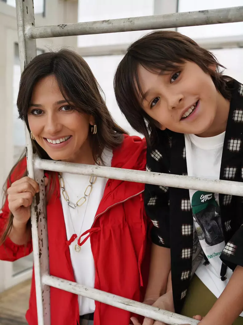 1. Dana Rogoz și fiul ei