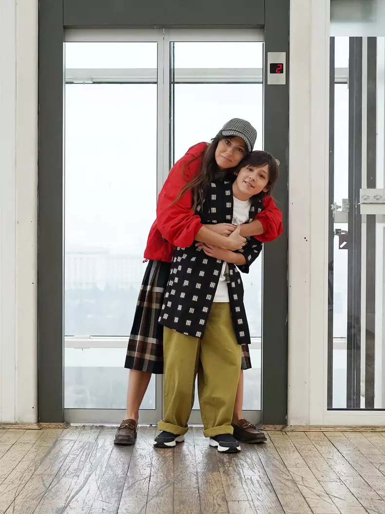 10. Dana Rogoz și fiul ei