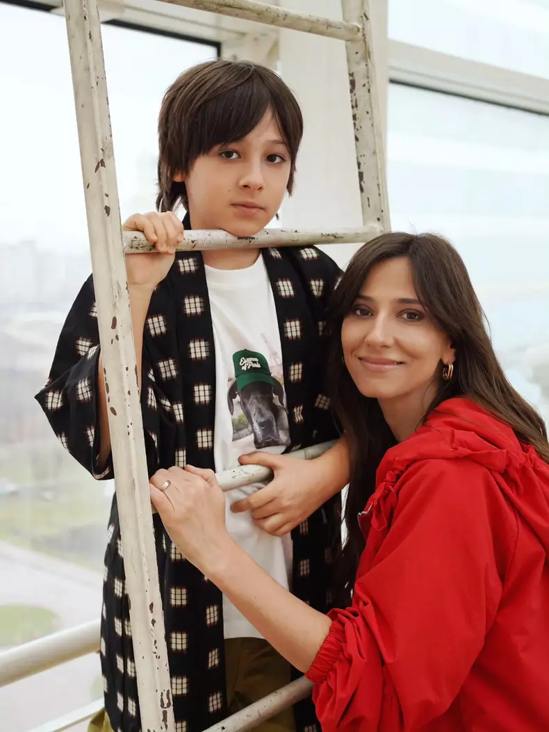 4. Dana Rogoz și fiul ei