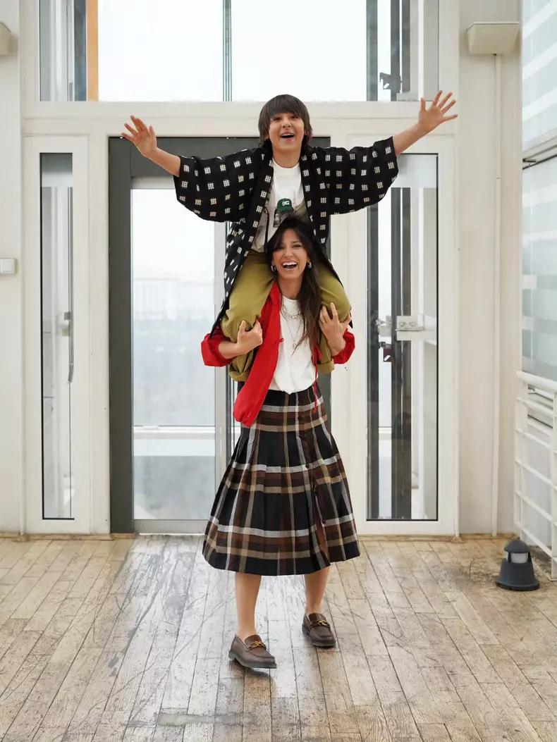 7. Dana Rogoz și fiul ei