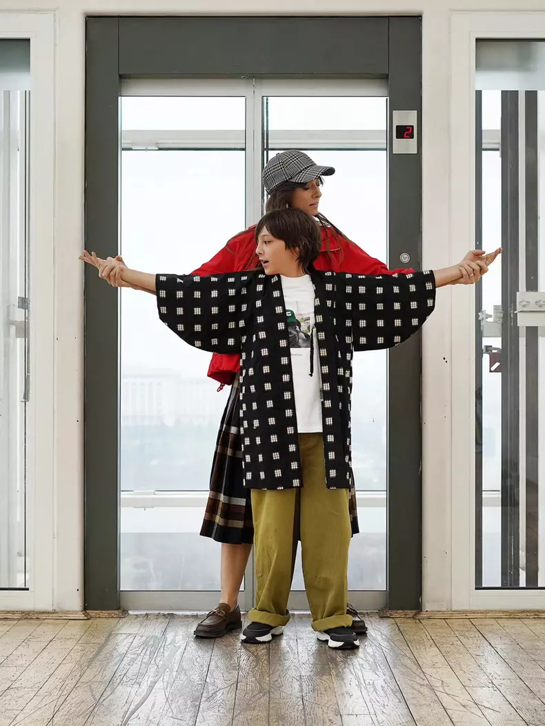 8. Dana Rogoz și fiul ei