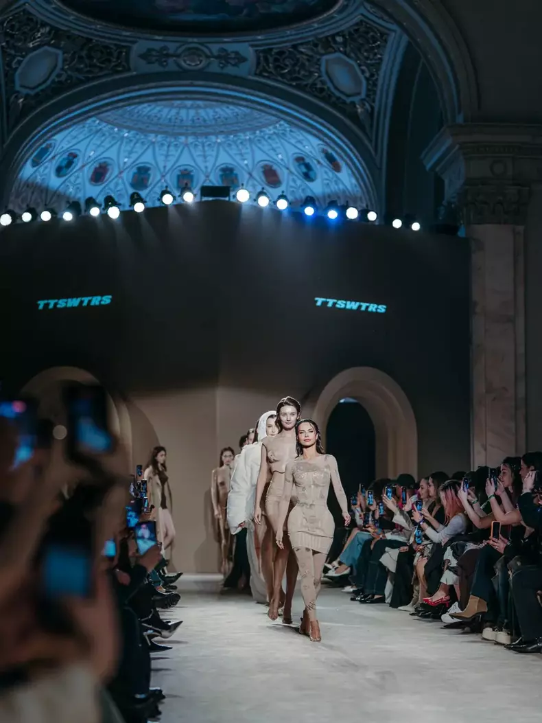 INNA la Mercedes-Benz Bucharest Fashion Week (1)