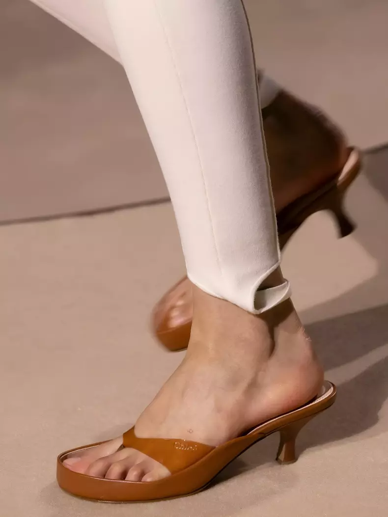 Edgy Flip Flops - Chloé
