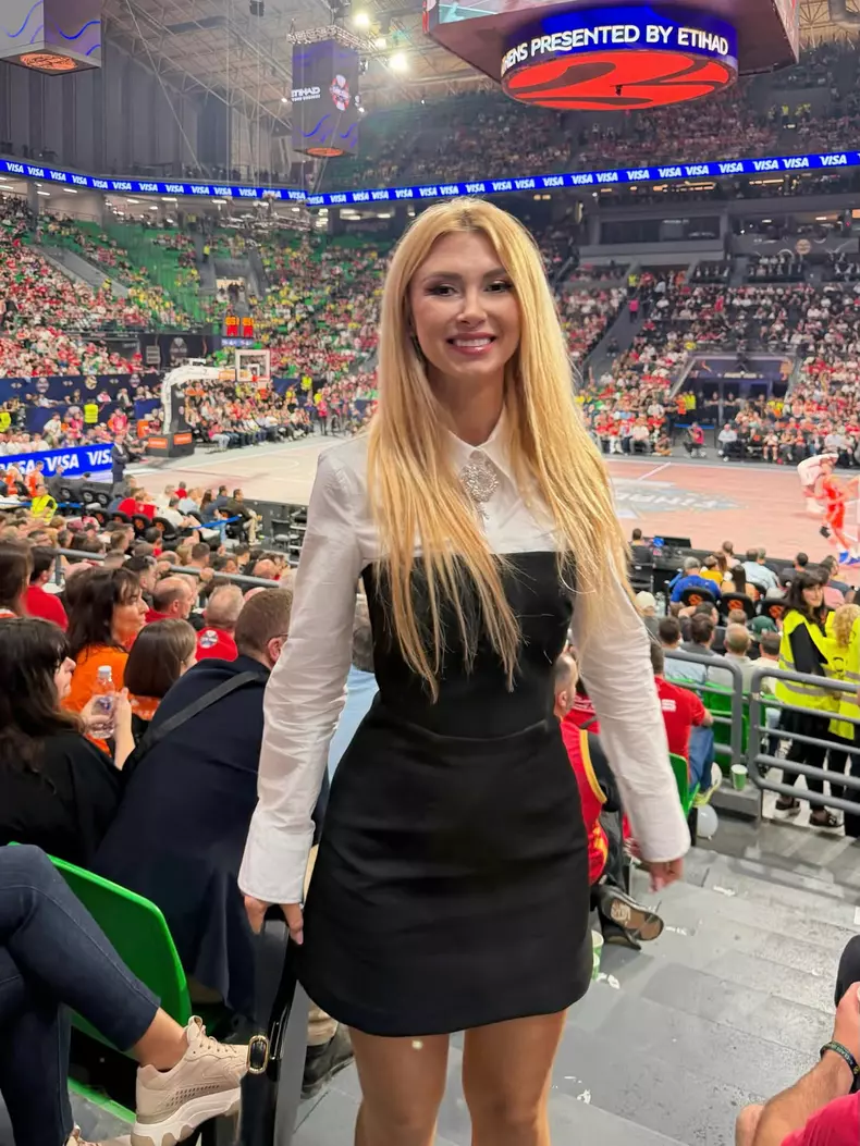 11. Andreea Bălan