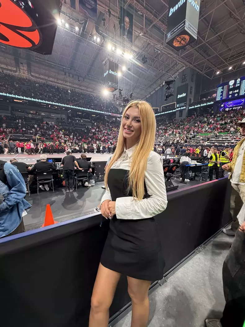 5. Andreea Bălan