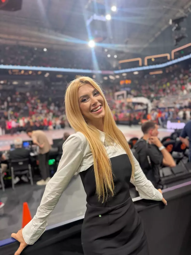 6. Andreea Bălan