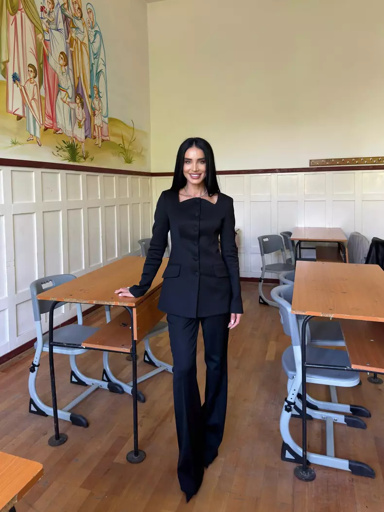 Adelina Pestrițu la școală (1)