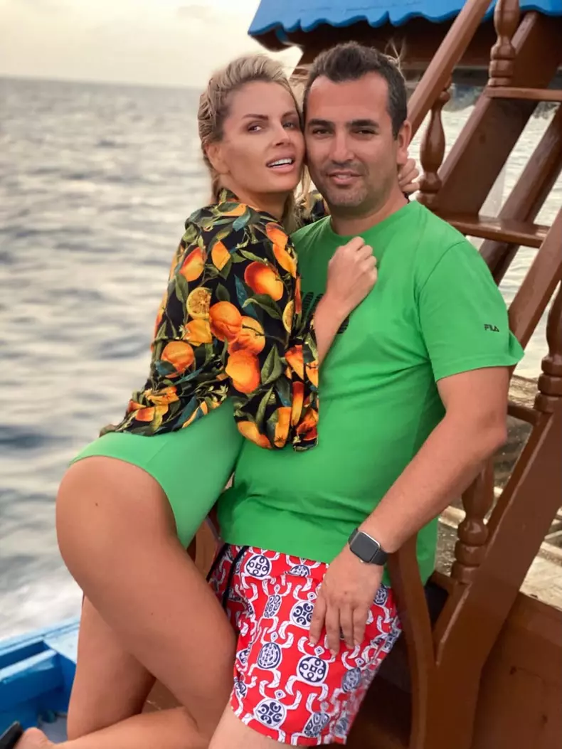 Andreea Bănică și soțul ei (3)