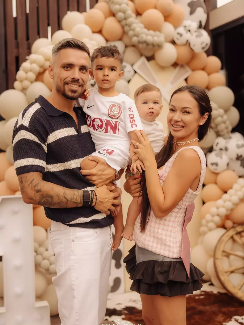 7. Vlăduța Lupău și familia