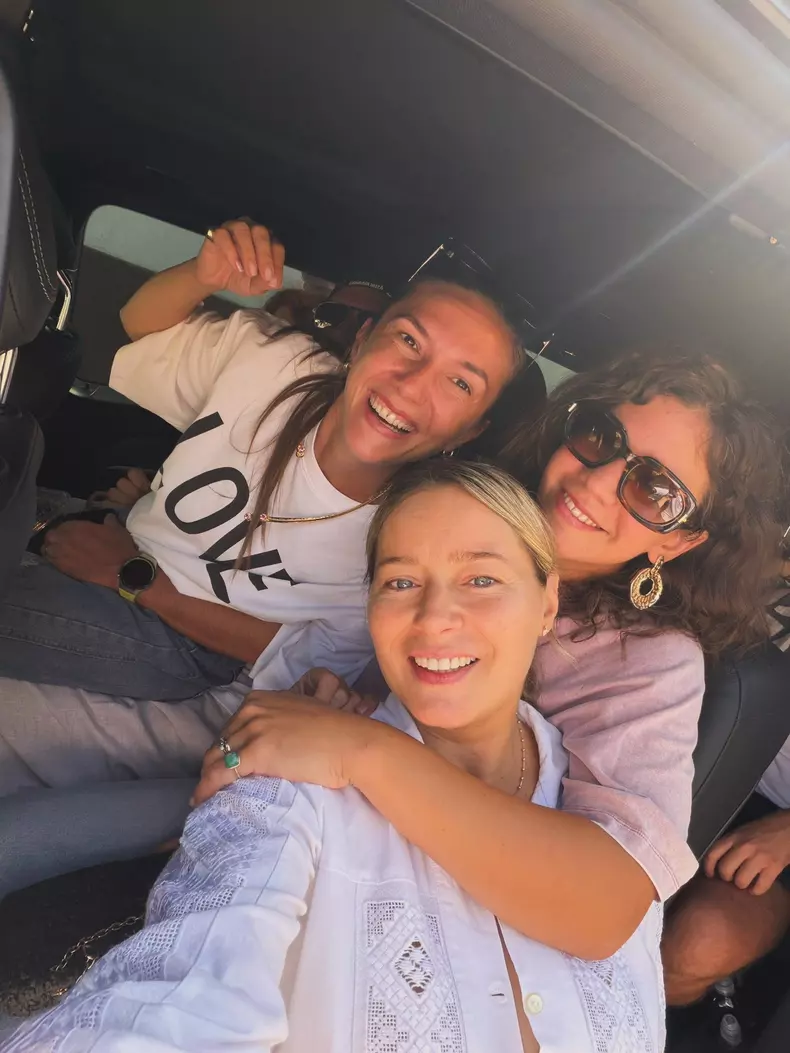 11. Adela Popescu, Laura Cosoi și Ada Condeescu