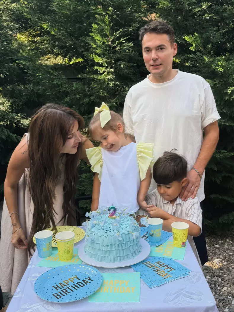 3. Alina Ceușan și familia