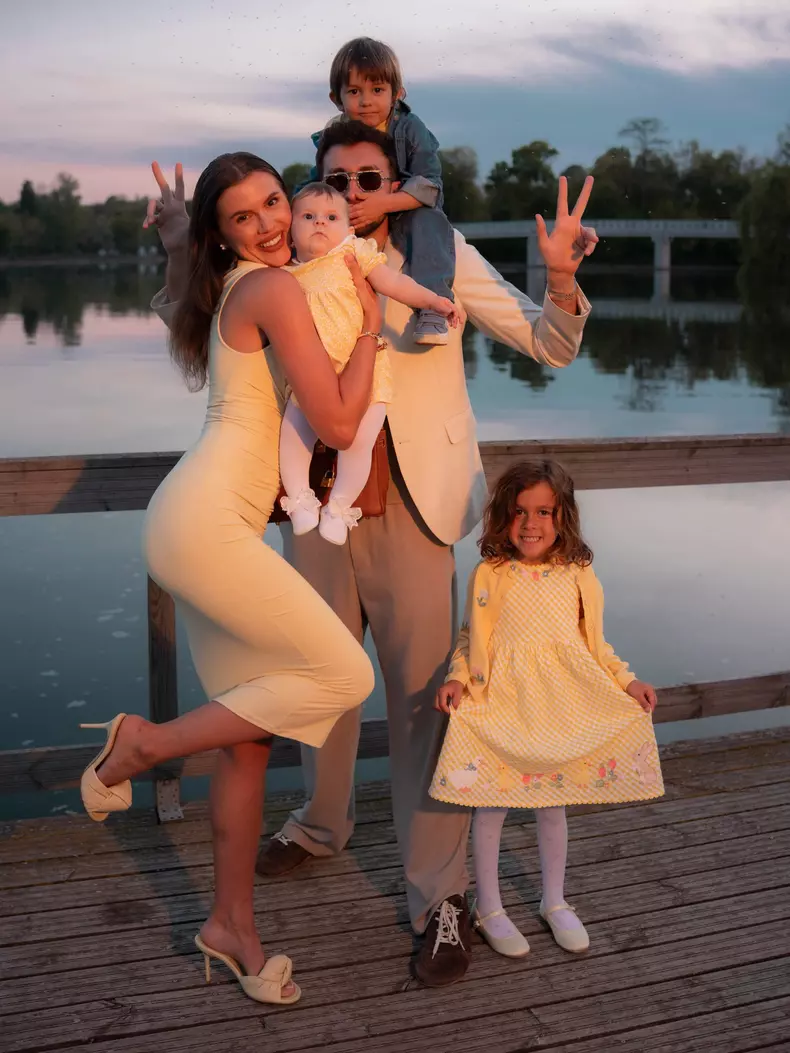 4. Emily Burghelea și familia