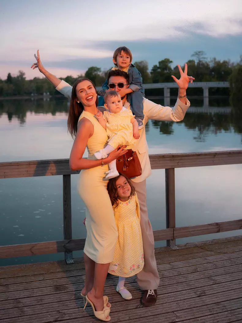 5. Emily Burghelea și familia
